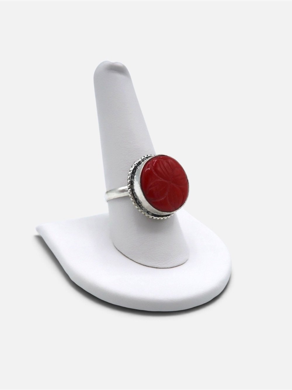 VINTAGE HAND-CARVED RED CORAL RING - Picture 2 of 3